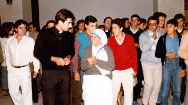 Madre Teresa de Calcuta durante su visita de 1982 al seminario toledano