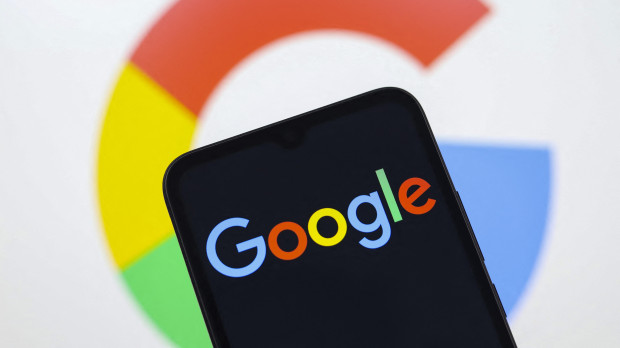 El logo de Google en la pantalla de un teléfono