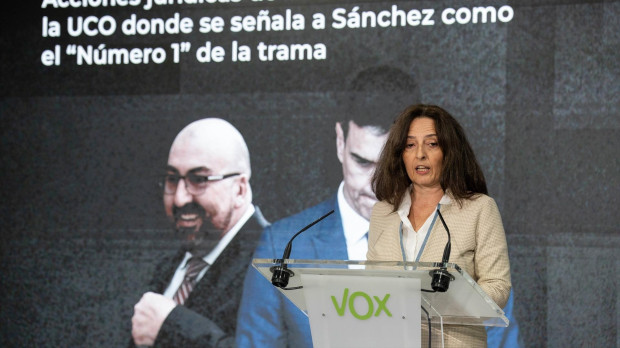 La coordinadora jurídica de VOX, Marta Castro, ofrece una rueda de prensa