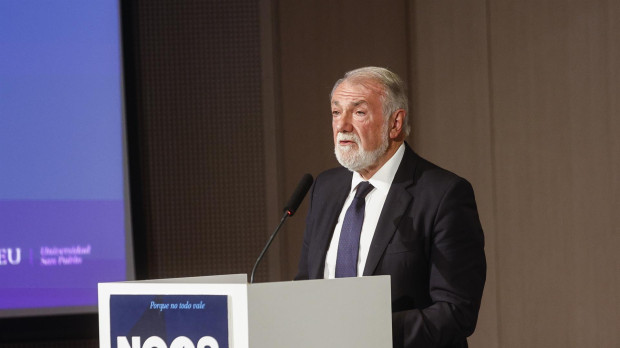 El exministro de Interior y parte de la fundación Jaime Mayor Oreja participa en un coloquio organizado por la fundación NEOS