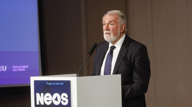 El exministro de Interior y parte de la fundación Jaime Mayor Oreja participa en un coloquio organizado por la fundación NEOS