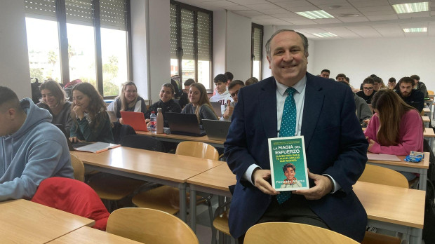 Fernando Alberca, en una de las aulas del 'Sagrado Corazón'
