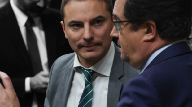 Juan Lobato, entre Pedro Sánchez y Óscar López en el Congreso de los Diputados