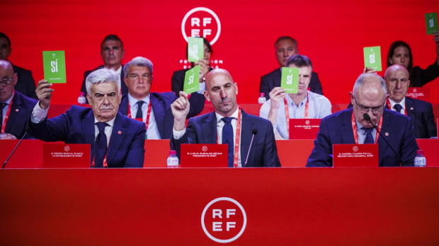 Votación a mano alzada en la asamblea de 2023