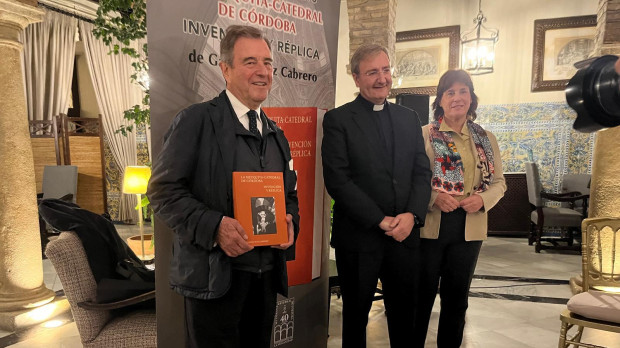 Gabriel Ruiz Cabrero, Joaquín Alberto Nieva y María Ángeles Jordano, en la presentación del libro