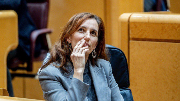 La ministra de sanidad, Mónica García, durante una sesión de control al Gobierno