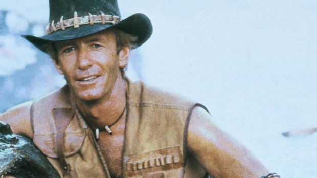 Paul Hogan, junto a Burt, el cocodrilo de la película Cocodrilo Dundee
