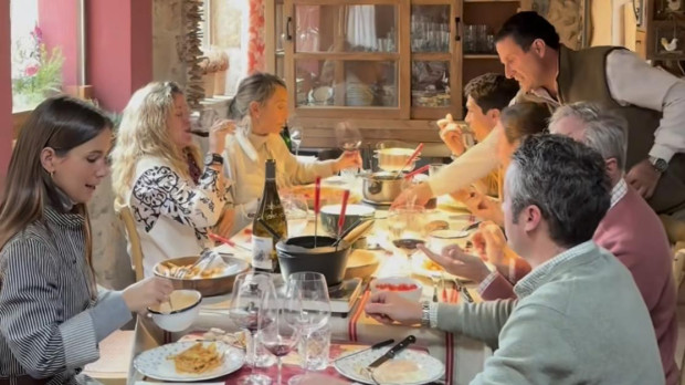 María Pombo, con su familia celebrando la Navidad