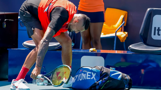 Nick Kyrgios rompe una raqueta en el Masters 1000 de Miami 2022