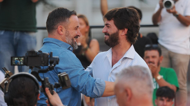 Santiago Abascal y Juan García-Gallardo, en un mitin de las generales en Valladolid