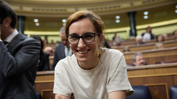 La ministra de Sanidad, Mónica García, durante una sesión de control al Gobierno, en el Congreso