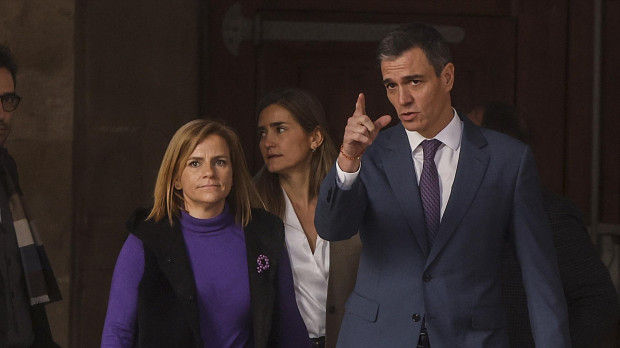 Pedro Sánchez y Pilar Bernabé, en Valencia tras una reunión por la dana
