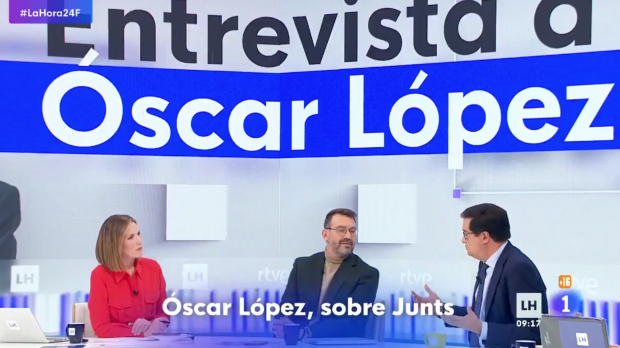 Silvia Intxaurrondo y Marc Sala han entrevistado este lunes a Óscar López en La Hora de La 1