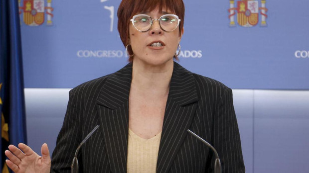La diputada de Sumar Águeda Micó ofrece una rueda de prensa en el Congreso