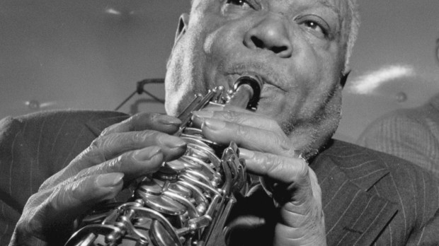 El saxofonista Sidney Bechet en 1947 en Nueva York