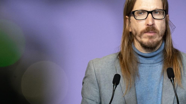 El secretario de Organización y portavoz de Podemos, Pablo Fernández, durante una rueda de prensa