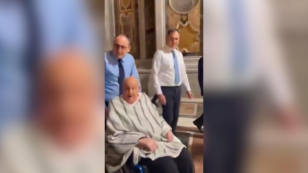 Reaparece el Papa Francisco en la Basílica de San Pedro