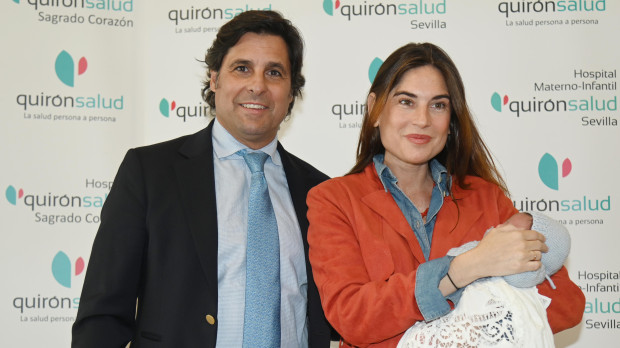 Francisco Rivera Ordoñez y Lourdes Montes durante la presentacion ante los medios de su hijo Nicolas Rivera Montes