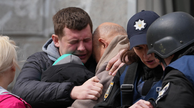 Familiares de las víctimas reaccionan al ataque