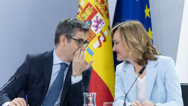 Félix Bolaños y Pilar Alegría, en la sala de prensa del Consejo de Ministros