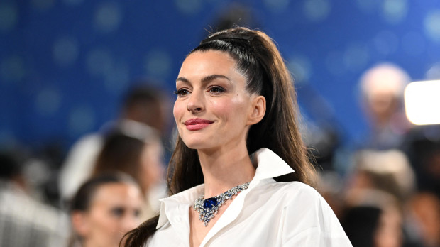 Anne Hathaway en la Met Gala 2025
