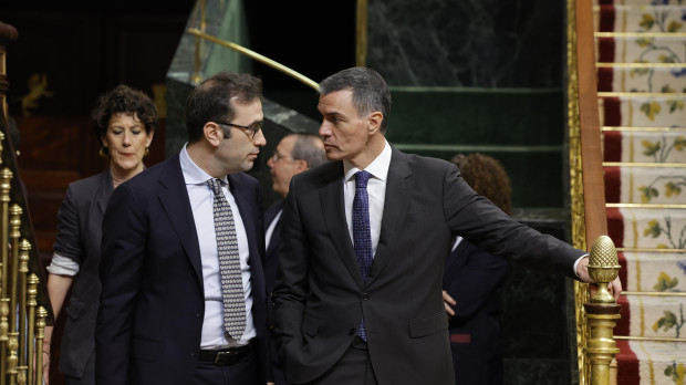 Pedro Sánchez y Carlos Cuerpo, este jueves entrando al hemiciclo