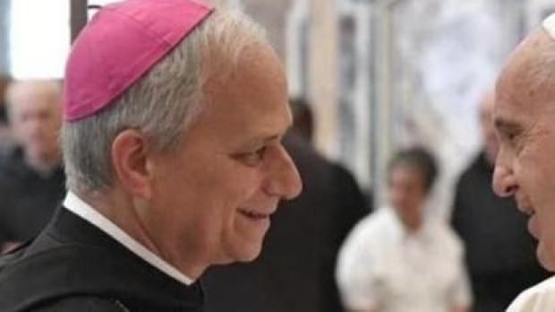 El Papa Francisco junto al flamante Pontífice León XIV
