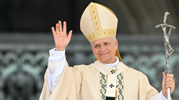 Pope Leo XIV waves after delivering the Regina Caeli prayer after a Holy Mass for the Beginning of his Pontificate, in St Peter's square in The Vatican on May 18, 2025. (Photo by Alberto PIZZOLI / AFP)