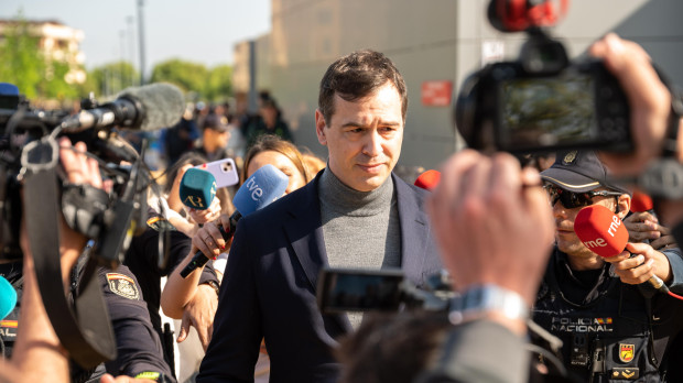 David Sánchez, hermano de Pedro Sánchez, saliendo de los Juzgados de Badajoz