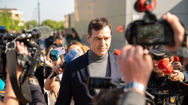 David Sánchez, hermano de Pedro Sánchez, saliendo de los Juzgados de Badajoz