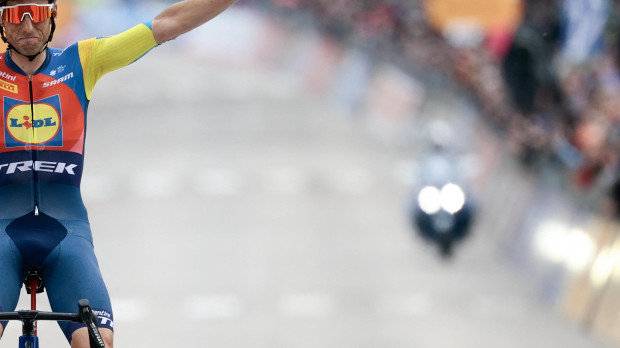 Carlos Verona celebra la victoria en la 15ª etapa del Giro