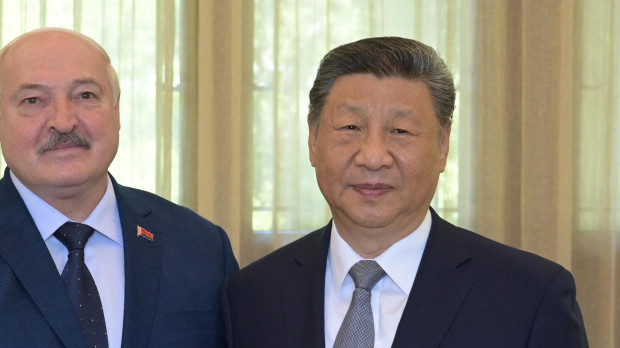 El presidente de Bielorrusia, Alexander Lukashenko, y su homólogo chino, Xi Jinping, en Pekín