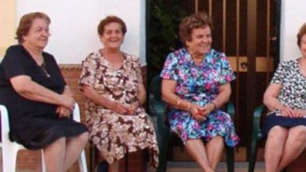 Cuando llega el verano y las altas temperaturas, salir a tomar el fresco es una de las costumbres más arraigadas en los pueblos de España