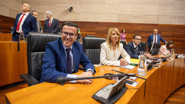 El secretario general del PSOE extremeño, Miguel Ángel Gallardo, toma posesión de su escaño en la Asamblea extremeña