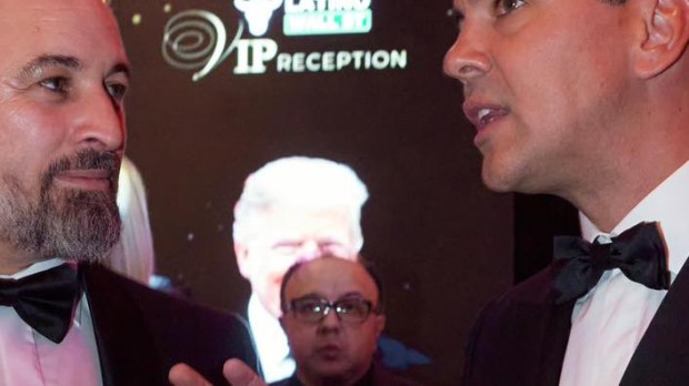 El líder y presidente de Vox Santiago Abascal y el presidente de Paraguay Santiago Peña