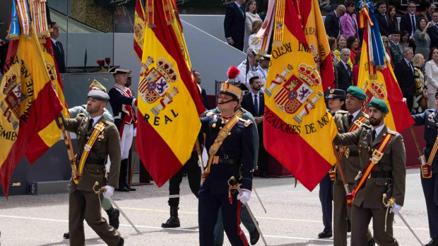 Desfile militar con motivo del día de las fuerzas armadas de 2024, en Oviedo