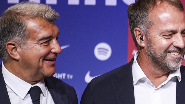 Laporta, Deco y Flick, en el acto de presentación del míster alemán