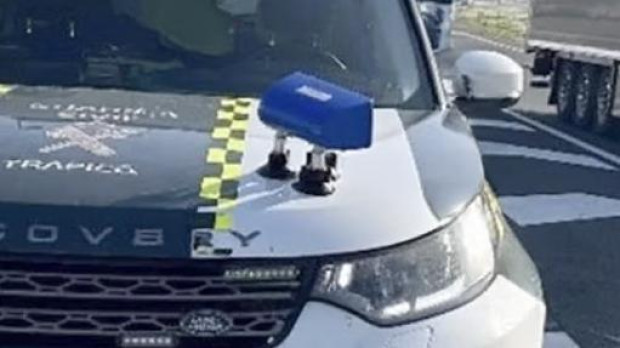 Imagen de los nuevos dispositivos que la DGT usa ya en carretera