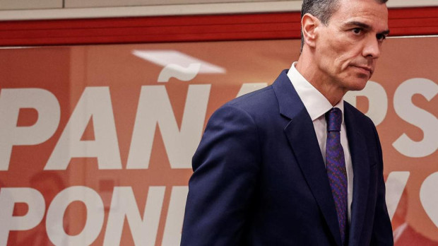 Pedro Sánchez a su llegada a la sala de prensa de Ferraz