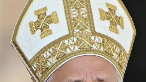 El Papa León XIV, con el báculo que tradicionalmente empleaba Juan Pablo II