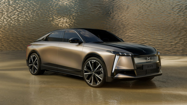 El nuevo DS Nº8 es una berlina elevada de casi 4,90 metros de largo