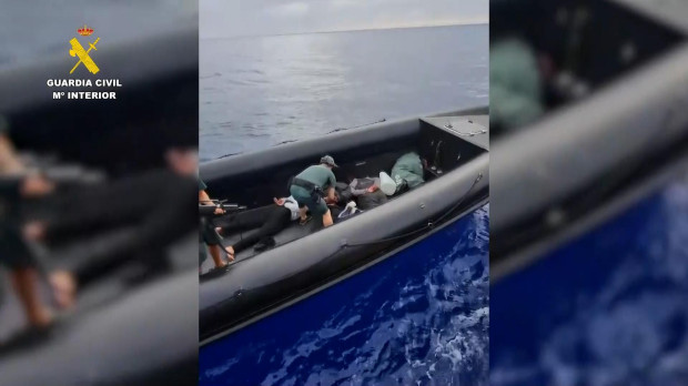 El Servicio Marítimo de la Guardia Civil detectó una embarcación de alta velocidad cargada de fardos de hachís
