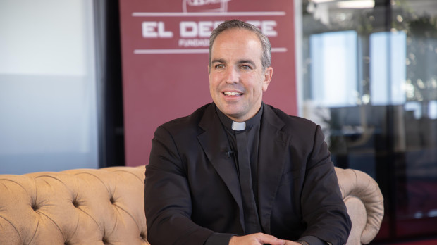 El sacerdote Ignacio Amorós durante su visita a 'El Debate'