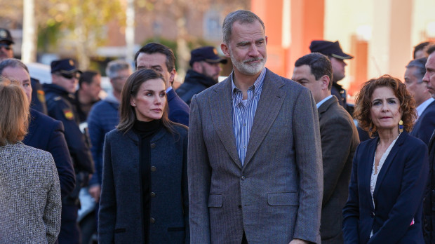 La ministra María Jesús Montero, junto a los reyes de España, en Adamuz