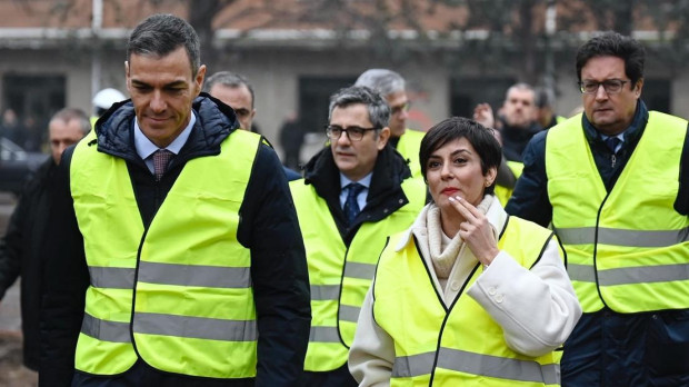 El presidente del Gobierno, Pedro Sánchez y la ministra de Vivienda, Isabel Rodríguez