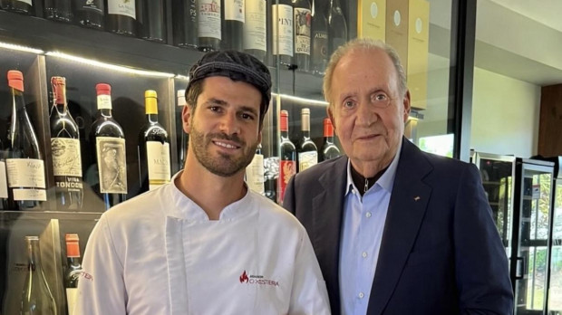 El Rey Juan Carlos con Luis Rodríguez en el asador O Xesteira