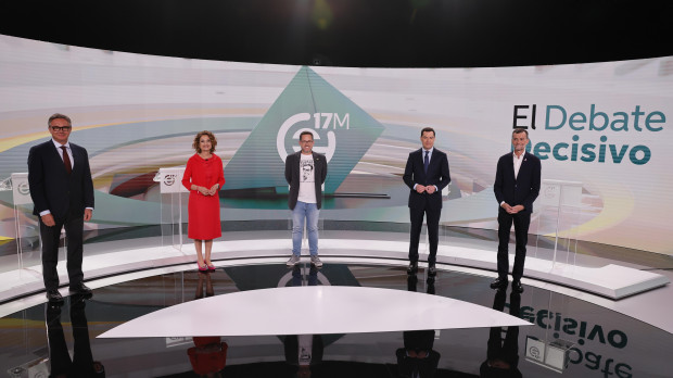 SEVILLA, 11/05/2026.- Los candidatos a la presidencia de la Junta de Andalucía (i-d) Manuel Gavira (VOX), María Jesús Montero (PSOE), José Ignacio García (Adelante Andalucía), Juanma Moreno (PP) y Antonio Maíllo (Por Andalucía) a su llegada al debate de los candidatos a la presidencia de la Junta de los cinco partidos con representación en el Parlamento de Andalucíam, organizado por Canal Sur este lunes en Sevilla. EFE/José Manuel Vidal