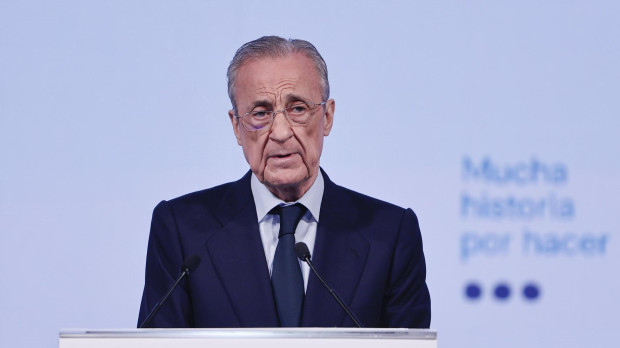 El presidente del Real Madrid Florentino Pérez, interviene durante la presentación de su candidatura a las elecciones del club, bajo el lema 'Mucha historia por hacer'