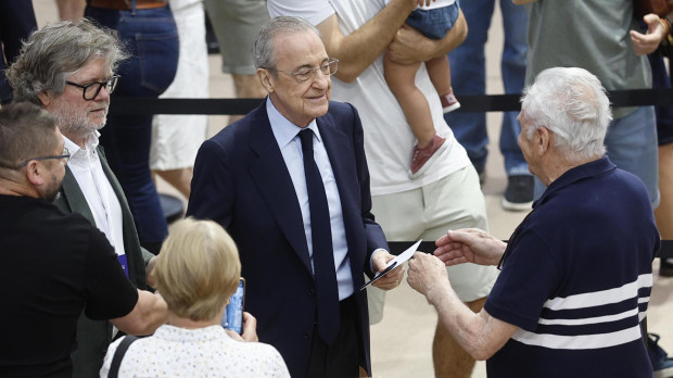 Florentino Pérez votando en las elecciones a la presidencia del Real Madrid