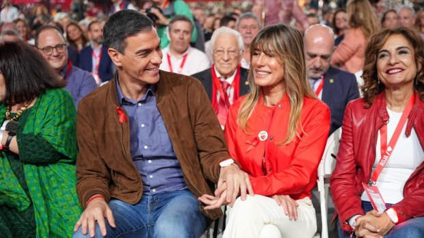 El presidente del Gobierno, Pedro Sánchez, y su esposa Begoña Gómez